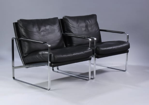 Preben Fabricius. A pair of armchairs, model 710, Conversation Chair in black leather (2)