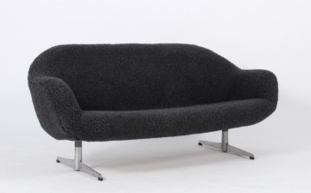 Dansk møbelarkitekt. To½ -personers sofa med lammeuld