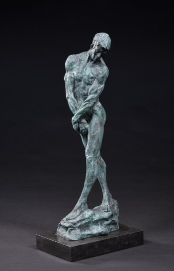 Bronzeskulptur, nøgen poserende mand