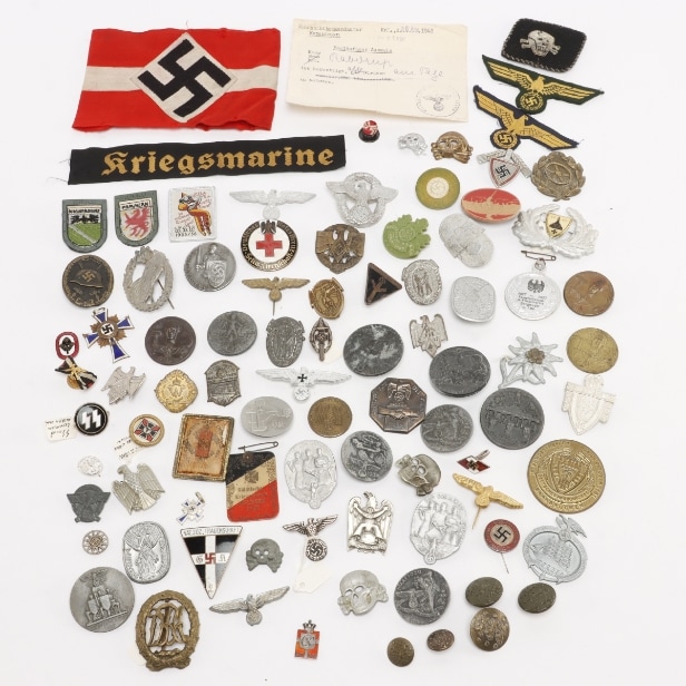 Large collection of German emblems etc. World War II | Lauritz.com