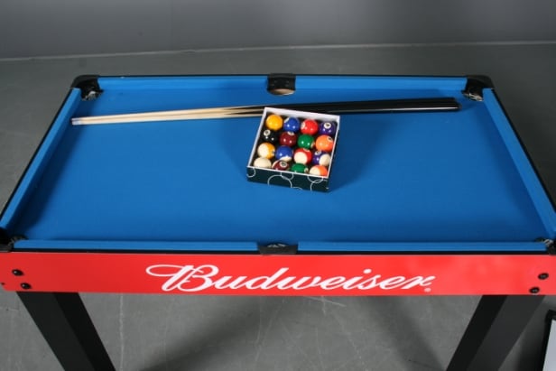 Multi-spillebord med stel i hård plast, 9 spil bla.bordfodbold bordtennis, bordhockey..,