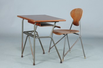 Steen Eiler Rasmussen & Kai Lyngfeldt Larsen. Skolebord med tilhørende stol (2)
