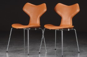 Arne Jacobsen. Two 'Grand Prix' chairs, model 3130, cognac colored leather (2)