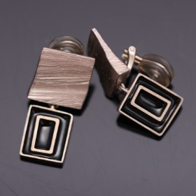 Lina Christensen: A pair of enamel ear clips of sterling silver. (2)