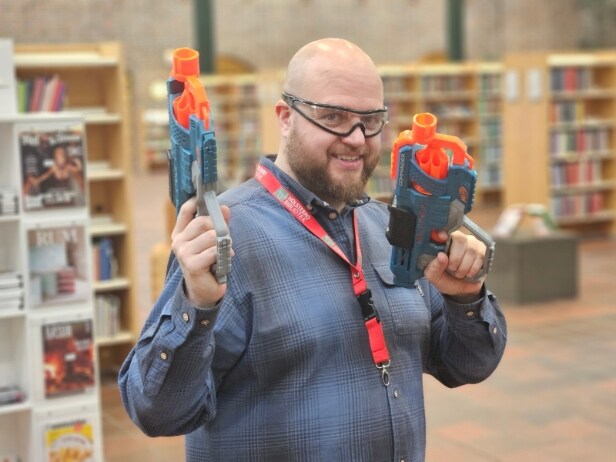 Holstebro - Teambuilding for voksne: Nerf Battle på biblioteket - Ram din sureste kollega i nakken!