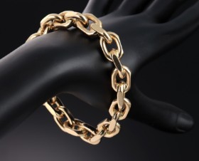 BNH Chains/ Bjarne Normark Henriksen. Heavy diamond anchor bracelet of 14 kt. gold, approx. 94.2 g.