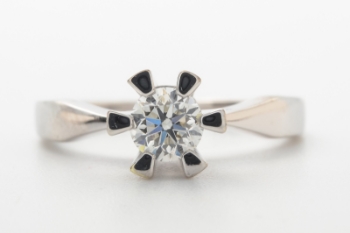 Solitairering med brillant på ca. 0.40 ct, 14 kt. hvidguld, str. 49