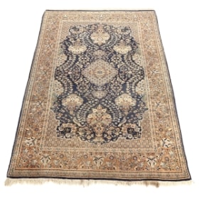 Oriental rug. 244 x 144 cm.