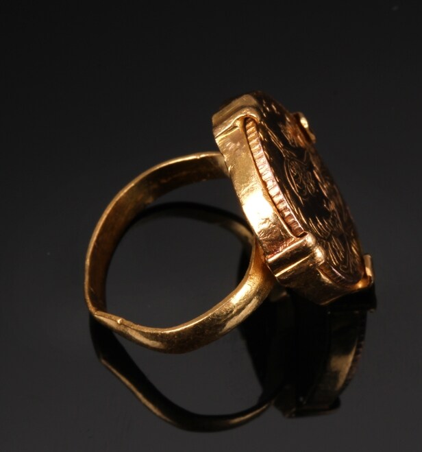 Vintage guldring af 18 kt. guld prydet med tyrkisk mønt