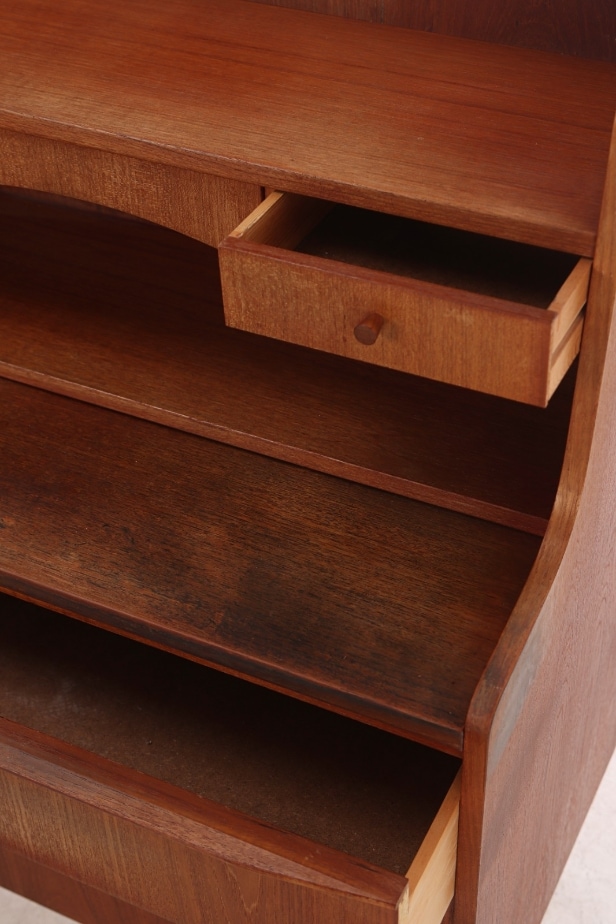 Dansk møbeldesign. Tre møbler af teak, 1950-60'erne (3)