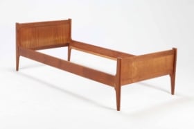 Børge Mogensen (1914-1972) for Søborg Møbelfabrik: Seng af teaktræ