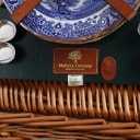 Mulberry: Picnic basket containing tableware for 4 people.