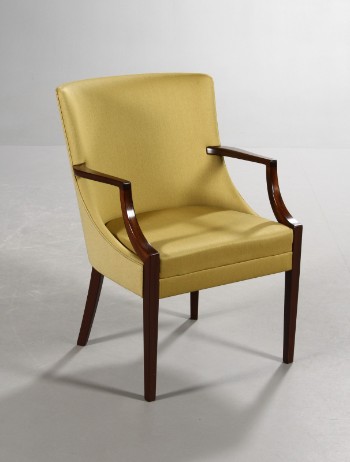 Møbelproducent. Armstol / Lænestol, nøddetræ, gul/grønt betræk