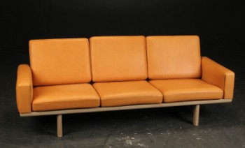 Hans J. Wegner. Tre-pers. sofa, model GE-236/3, egetræ.