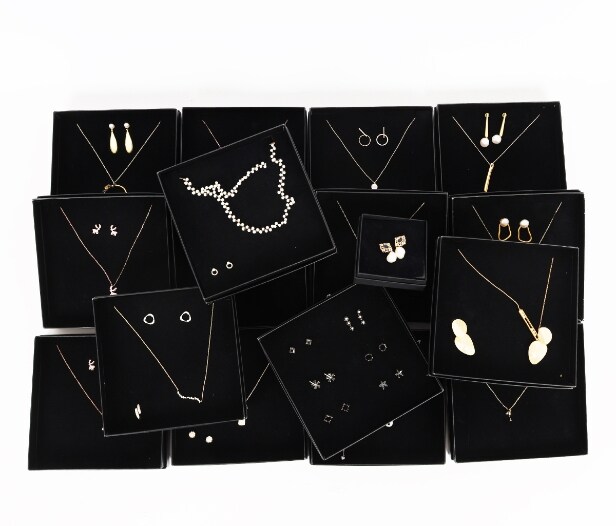 A collection jewellery sets of gold-plated sterling silver. (63)