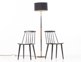 Folke Pålsson, Fog & Mørup. Standerlampe samt et par stole, model 'J-77' (3)