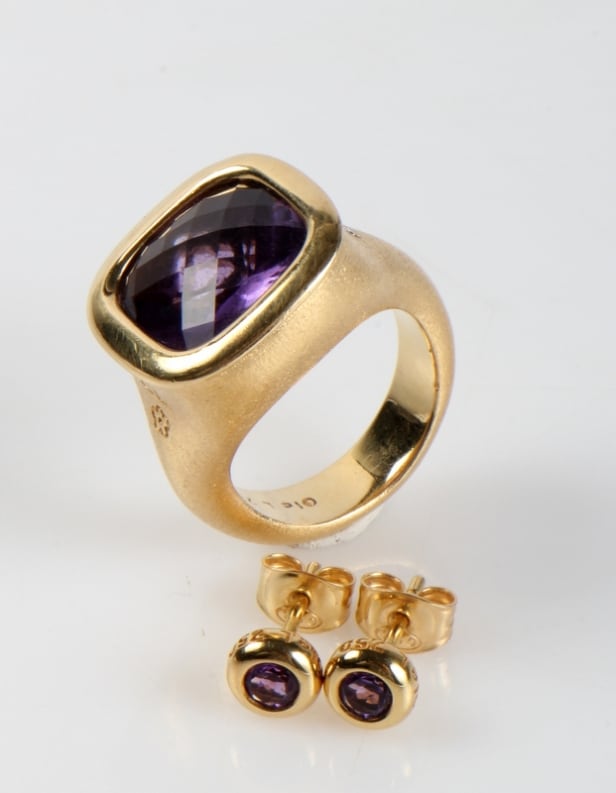 Ole Lynggaard. Cushion ring samt Boble ørestikker m/Ametyst, 18 kt guld (3)