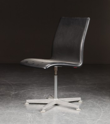 Arne Jacobsen. Oxford kontorstol, sort læder
