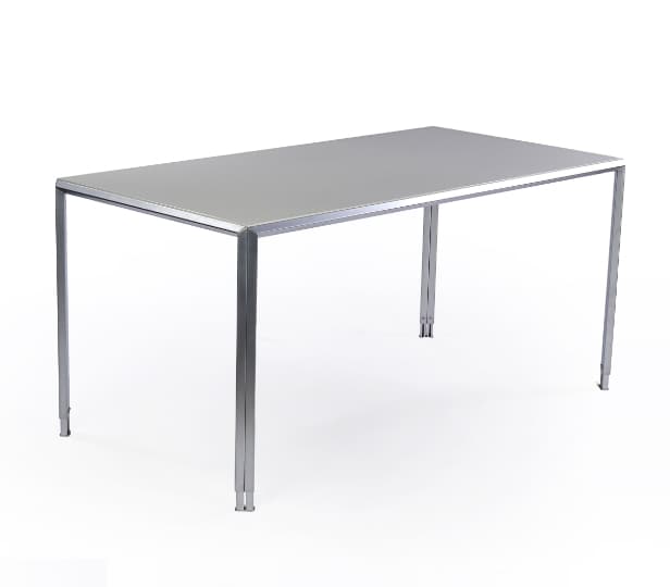 Peter J. Lassen. Montana skrivebord / konferencebord model 'Position'