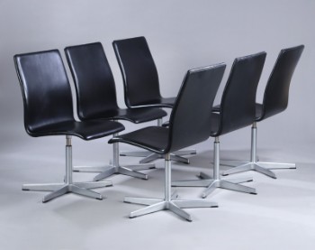 Arne Jacobsen. Sæt på seks stole, Oxford stol, model 3171, sort læder. (6)