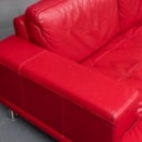 Rød trepersoners lædersofa med chaiselong (2)