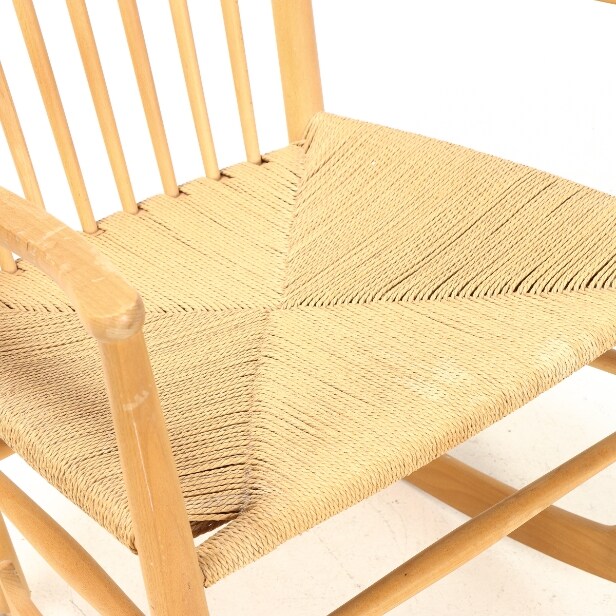 Hans J. Wegner. Gyngestol, model J16.