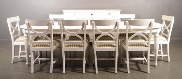 Geromar Större matbord,10 stolar och sideboard/skänk i äldre stil(14)