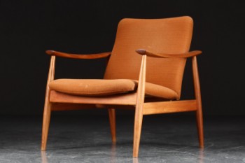 Finn Juhl. Lænestol af teak, model 138