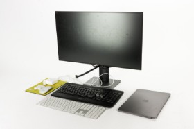 Mac Pro 13 inch M1 year 2020. with workstation