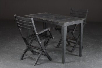 Cinas. Havebord samt to klap havestole. Model Dryunder/York (3)