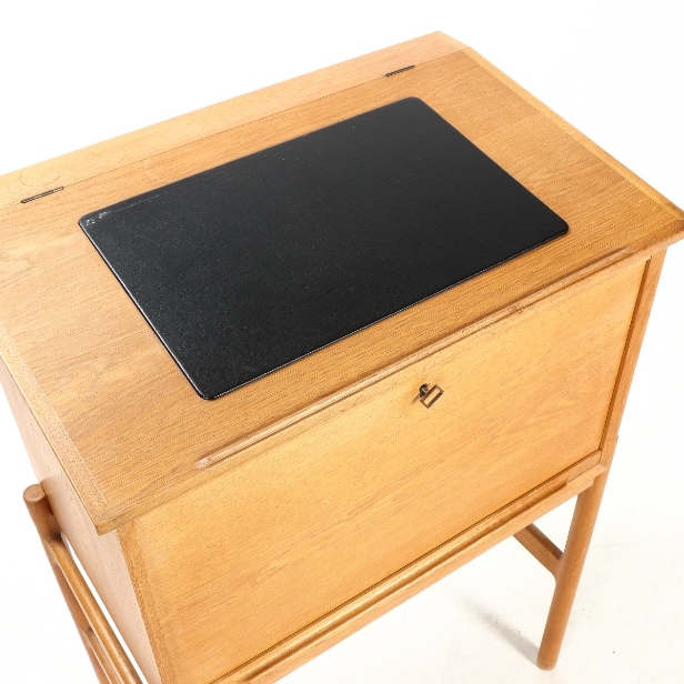 Reno & Arne Wahl Iversen. Oak desk, model 67