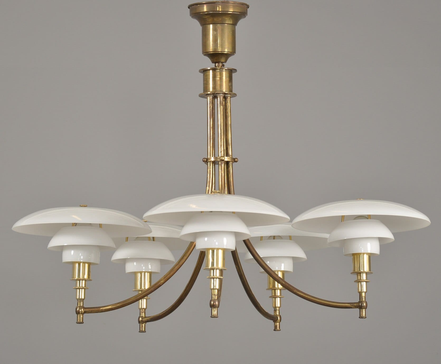 Poul Henningsen 1894-1967: Ankerkrone, femarmet | Lauritz.com