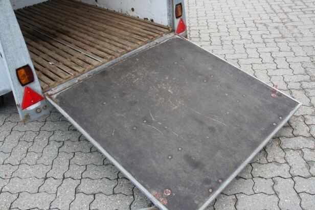 Brenderup lukket trailer med rampe. 750 kg.