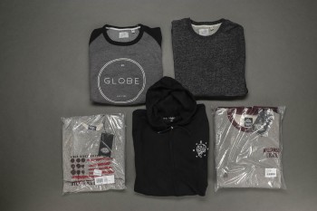 Adidas, Globe og Dickies,  Fem sweatshirts str. XXL (5)