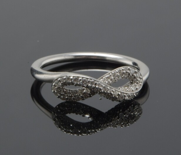 Georg Jensen, Infinity,  ring med brillanter Denne vare er sat til omsalg under nyt varenummer 4970530