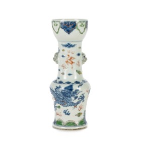 Kinesisk vase af porcelæn, dekoreret i Wucai-stil, 1900-tallet