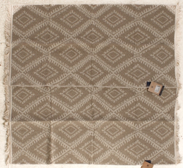 952. Matt Design. To Point tæpper, 80 x 150 cm (2)