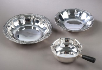 Carl M. Cohr m.fl. En samling skåle og kasserolle af sølv (3)