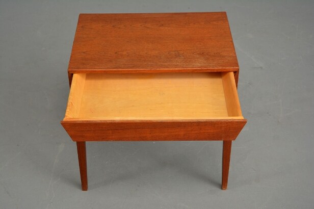 Severin Hansen Side /  Sengebord af teak m. flet - haslev Møbelfabrik