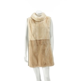 6867 - Kopenhagen Fur. Poncho/vest af mink str. 34/36