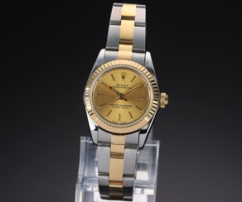 Rolex Oyster Perpetual. Dameur i 18 kt. guld og stål med champagnefarvet skive, ca. 2000