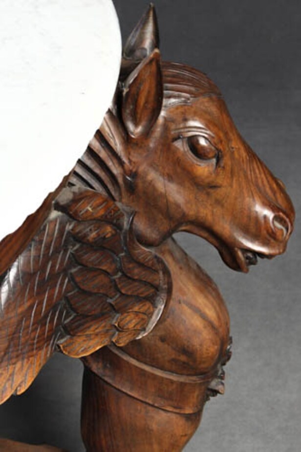 Rundt spisebord med marmorplade, pegasus