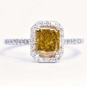 Diamantring med sjælden vivid/greenish/brownish/orange diamant af 14 kt. hvidguld, ialt 1.89 ct.
