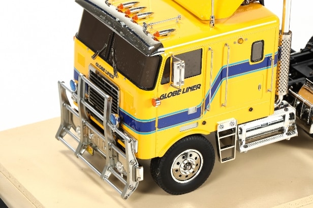 Tamiya. 56304 GlobeLiner lastbil, 56333 Fuel Tank Trailer anhænger + Carson Reflex Stick 2 fjernstyring, i transportkasser. (2)