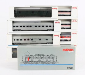 Märklin 37681 Digital HO: Electric locomotive BR E 18 with 8 train cars (9)