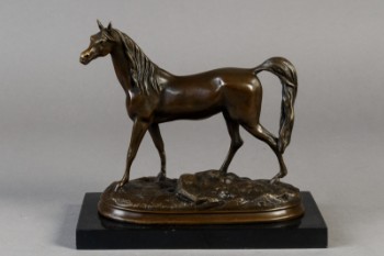 Bronzeskulptur af hest