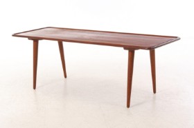 Hans J. Wegner. Solid teak / oak coffee table, model 'AT-11'