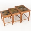 Indskudsborde, spisebord samt sofabord af teak, 1950'erne (3)