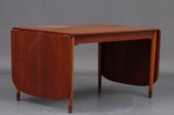 Børge Mogensen. Spisebord, model 107, med klapper, bøg og teak
