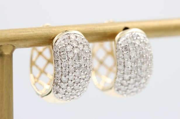 Par brillant øreringe af 14 kt guld med diamanter på 0.50 ct. (2)